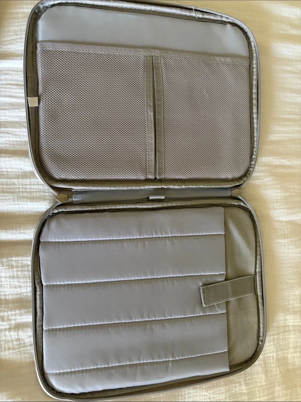 iPad sleeve in Light grey